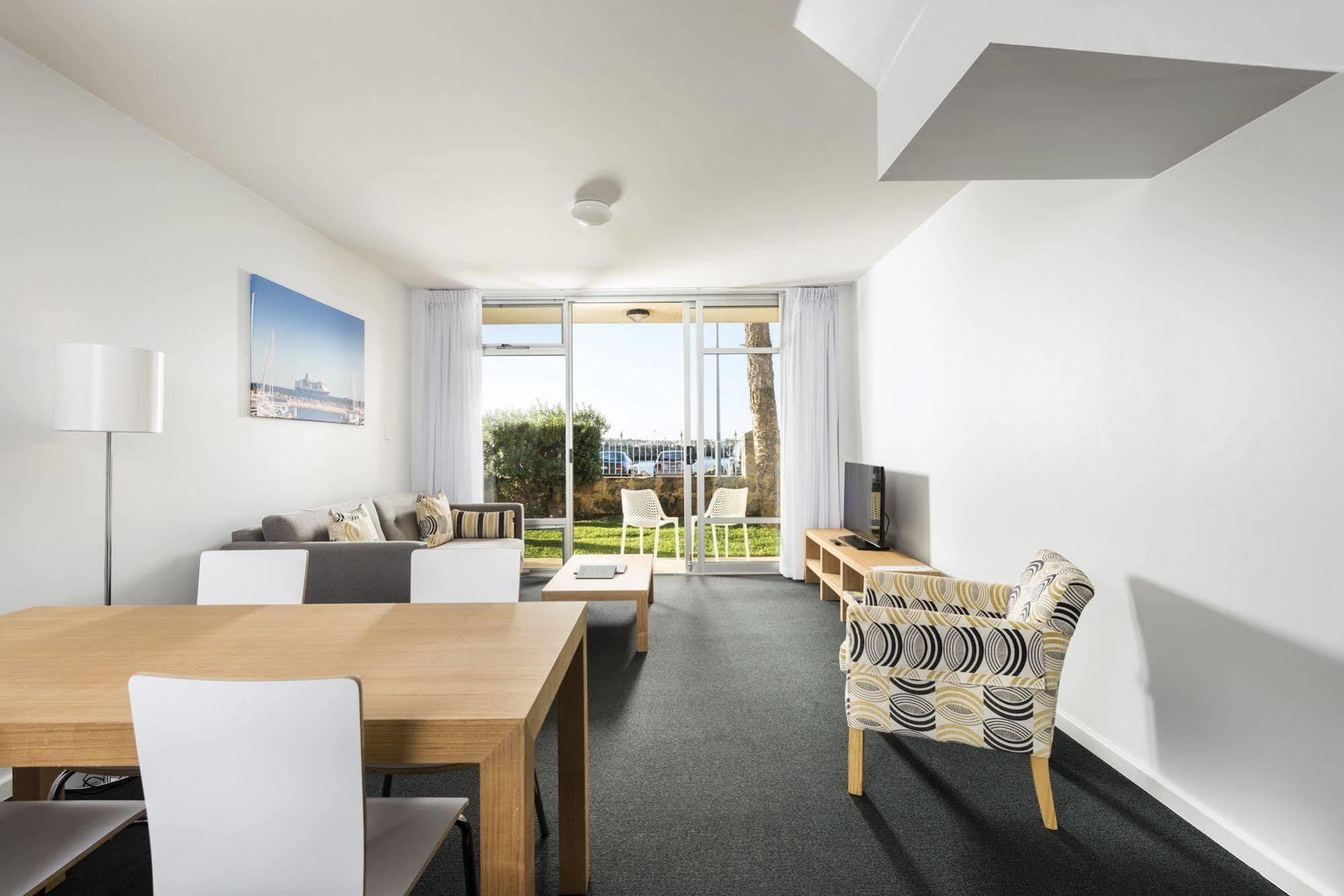 Be. Fremantle Aparthotel Buitenkant foto